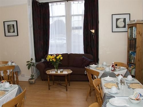 Harlequin Guest House With Parking Weymouth Exteriör bild